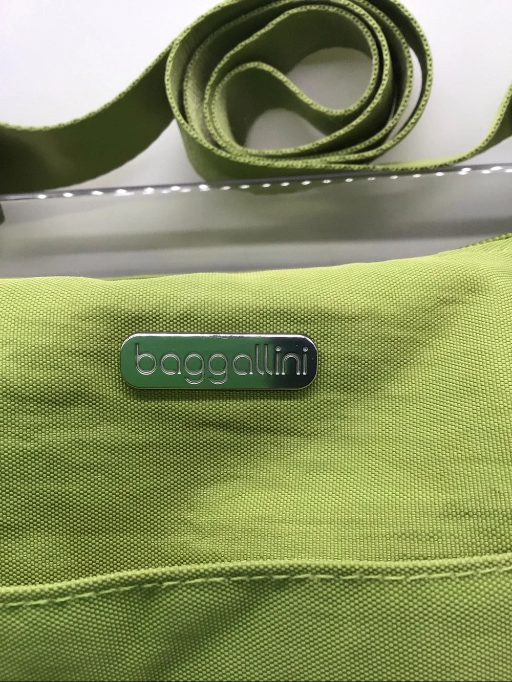 Baggallini Lime Green Nylon Shoulder Bag - Picture 3 of 11